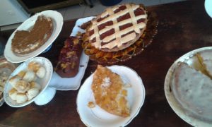 las tortas y los scones están todas a la vista ahí apenas entrás es todo MUY casero