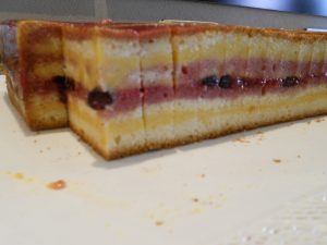 la torta dulce: de vainilla con sabayón y frambuesas